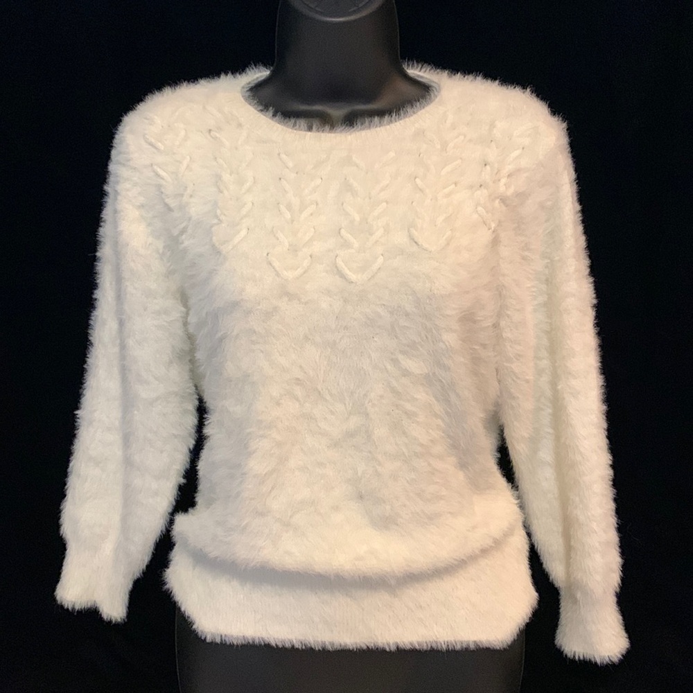 Very pretty, cozy sweater!